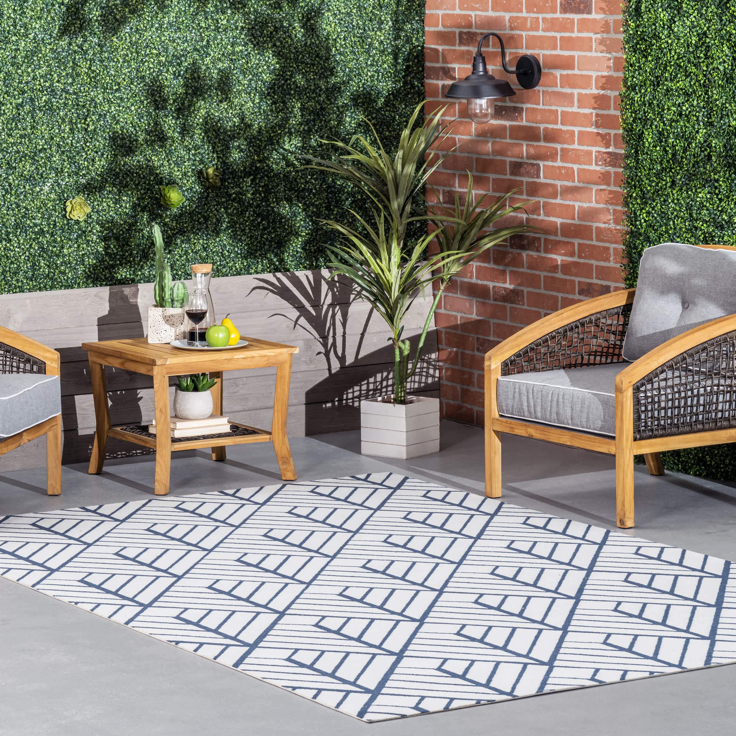 Tiffany Contemporary Diamond Indoor/Outdoor Area Rug - Image 2