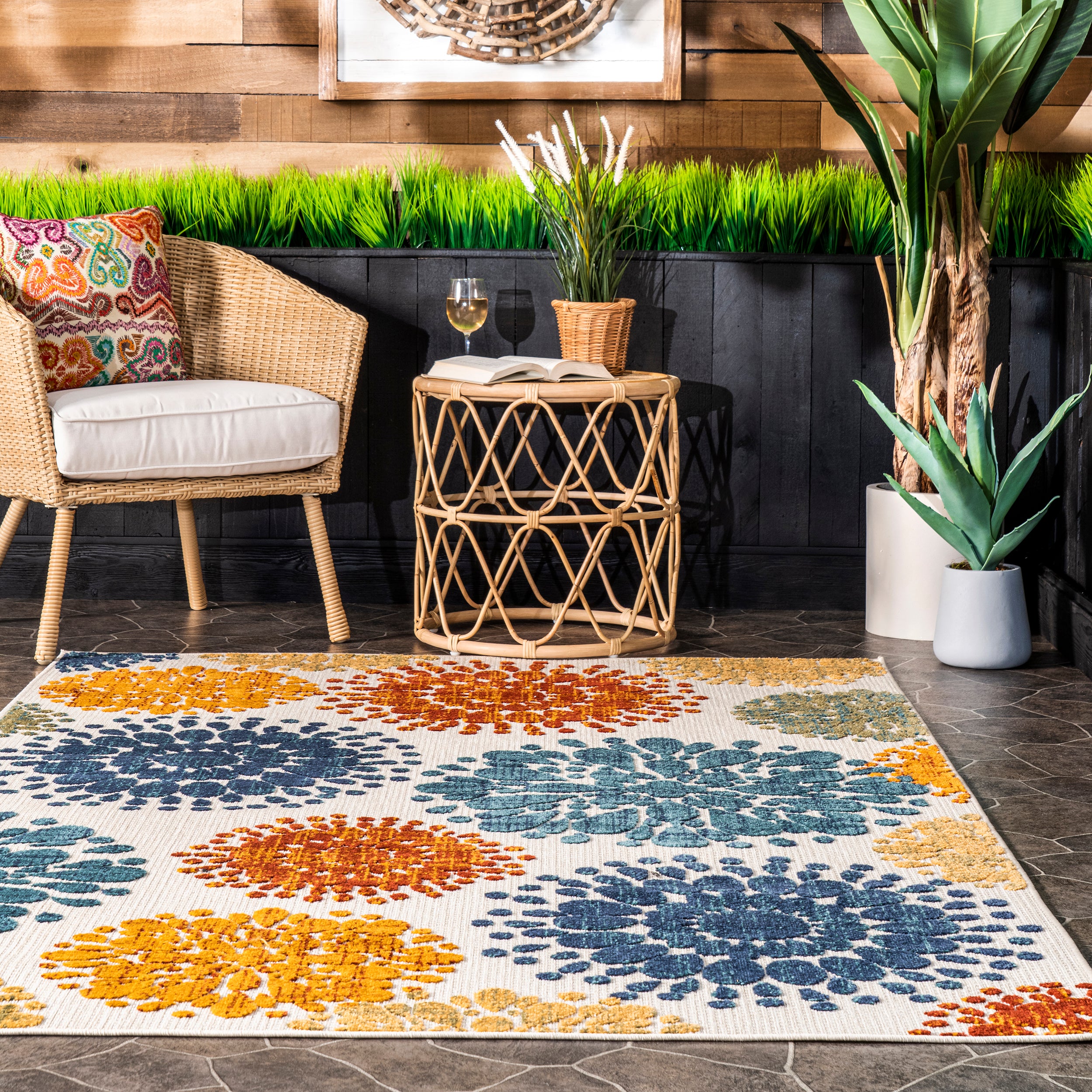 Iva Contemporary Flowers Indoor/Outdoor Area Rug - Image 8