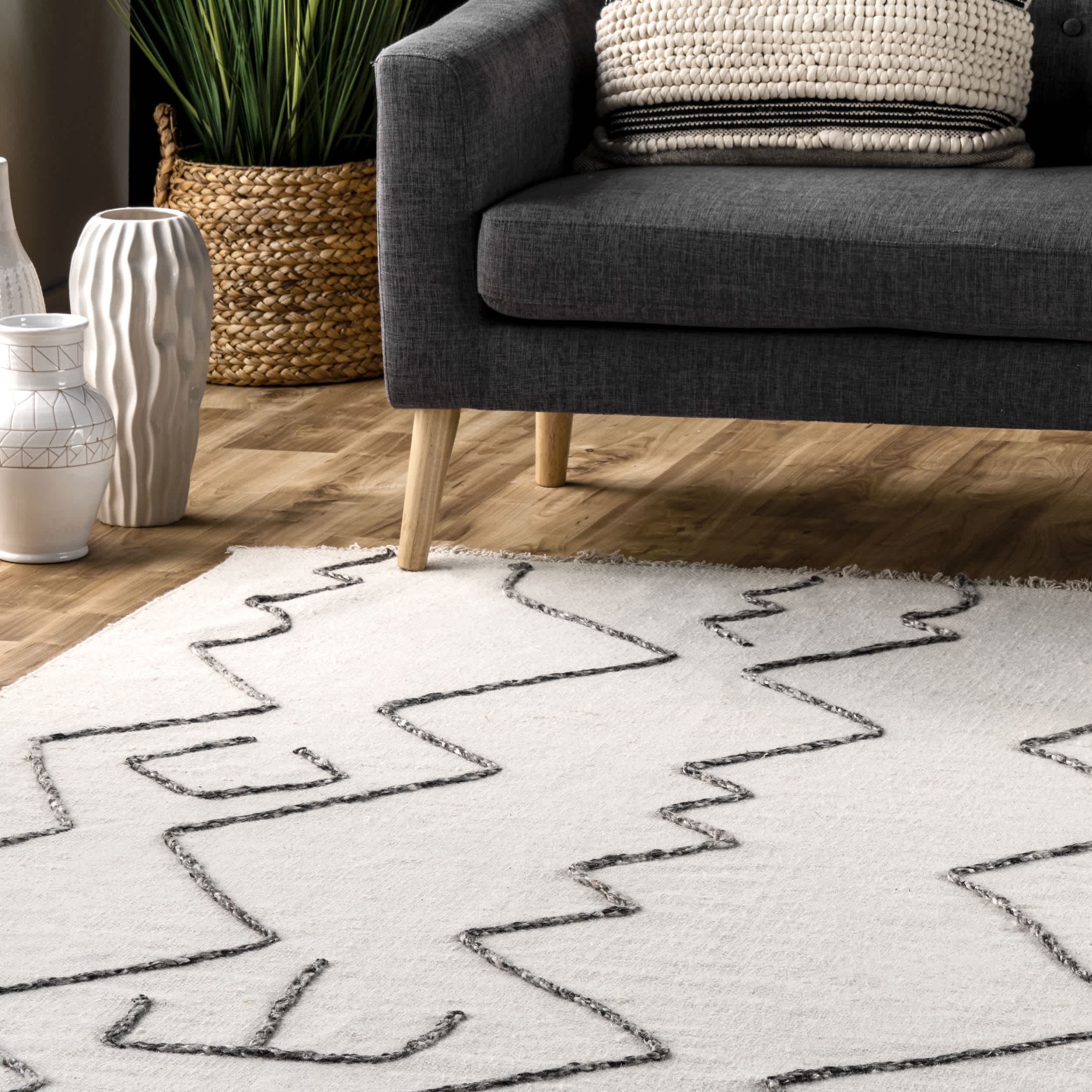 Moira Tribal Flatweave Tassel Area Rug - Image 9