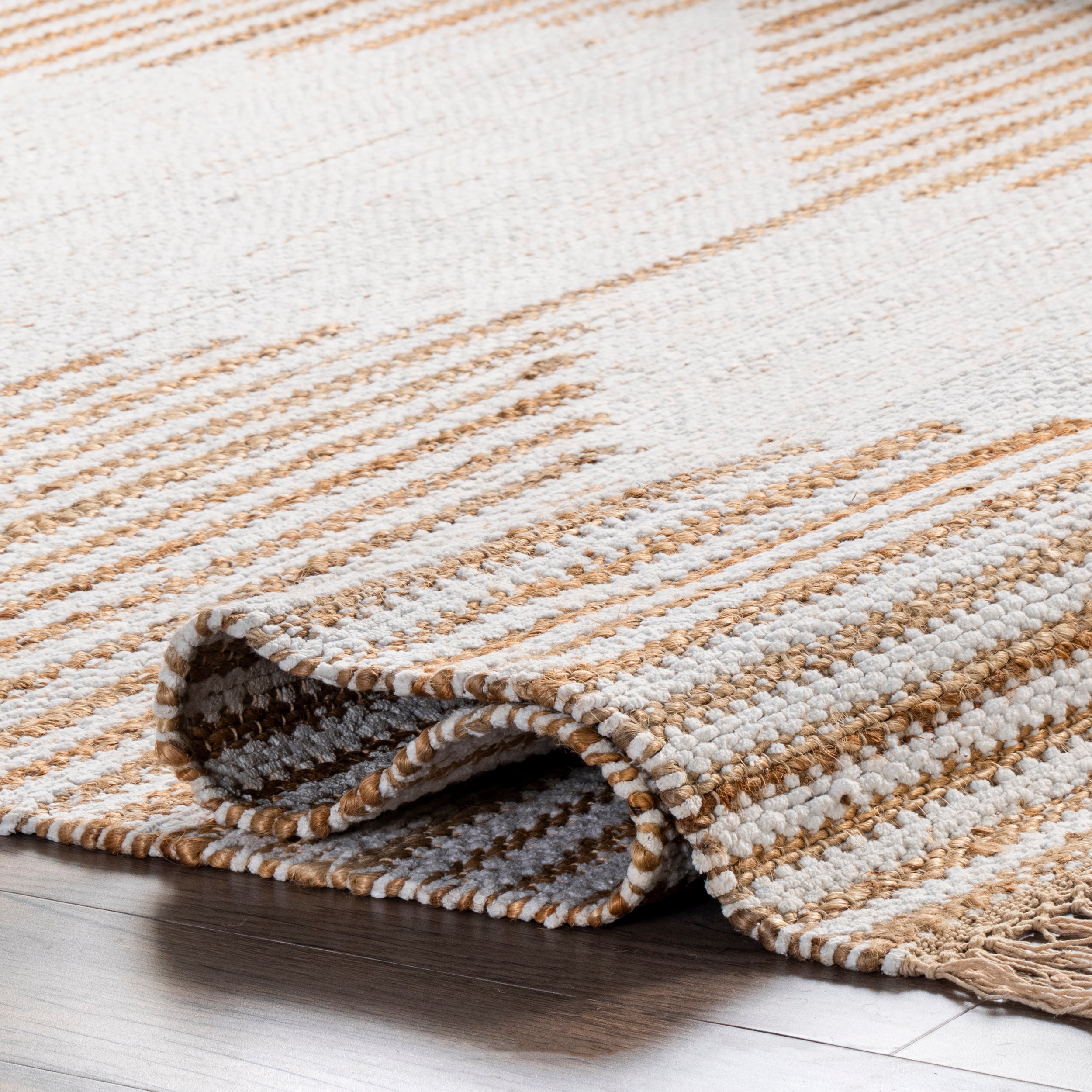 Clea Hand Woven Geometric Flatweave Tassel Area Rug - Image 4