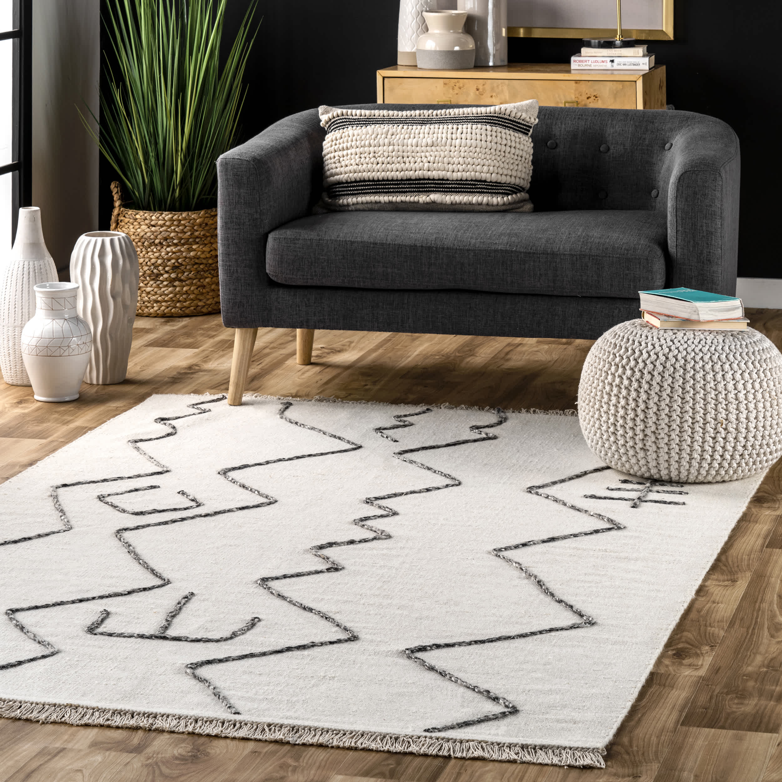 Moira Tribal Flatweave Tassel Area Rug - Image 2