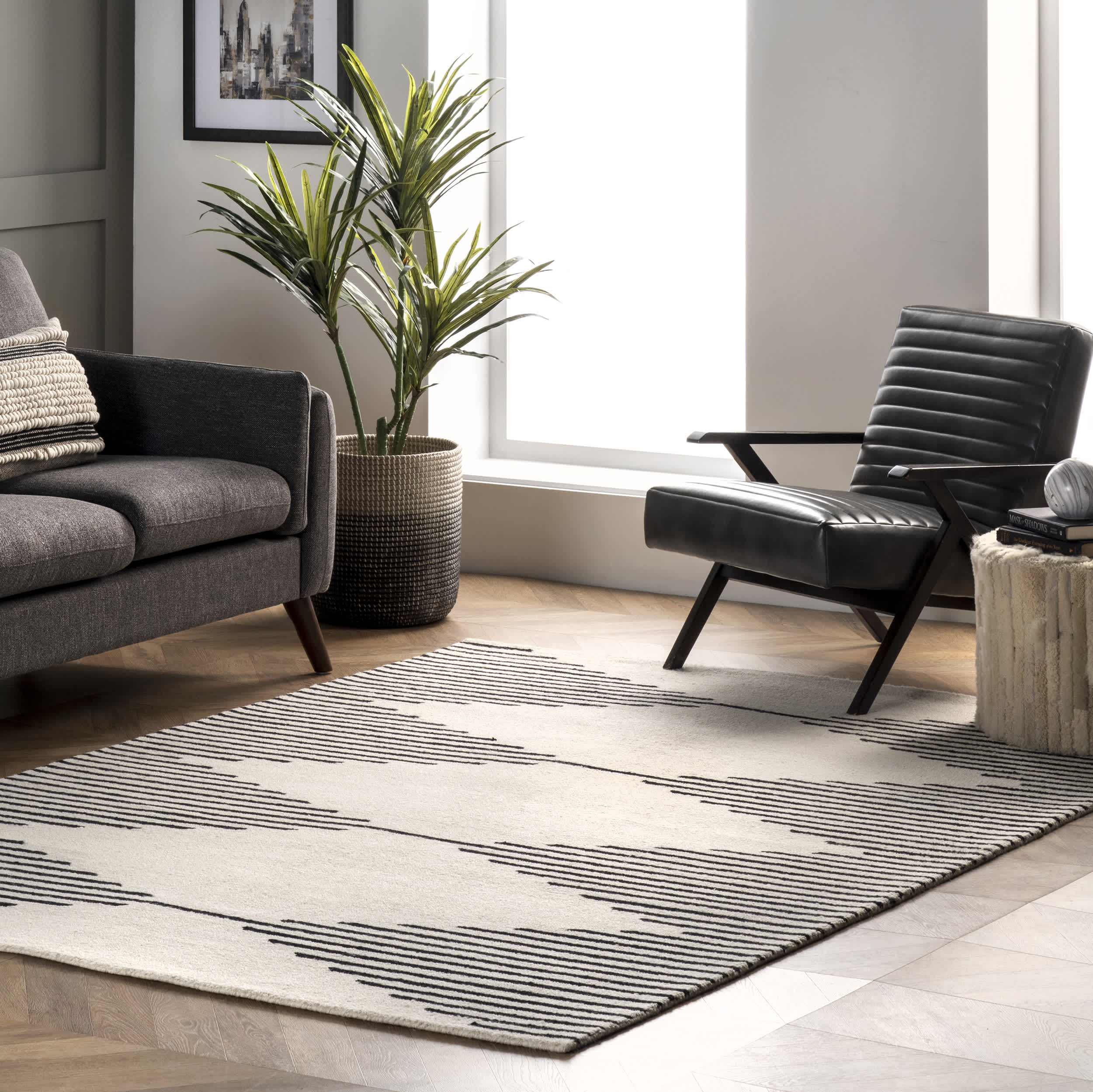 Flynne Handmade Contemporary Wool Area Rug - Image 2