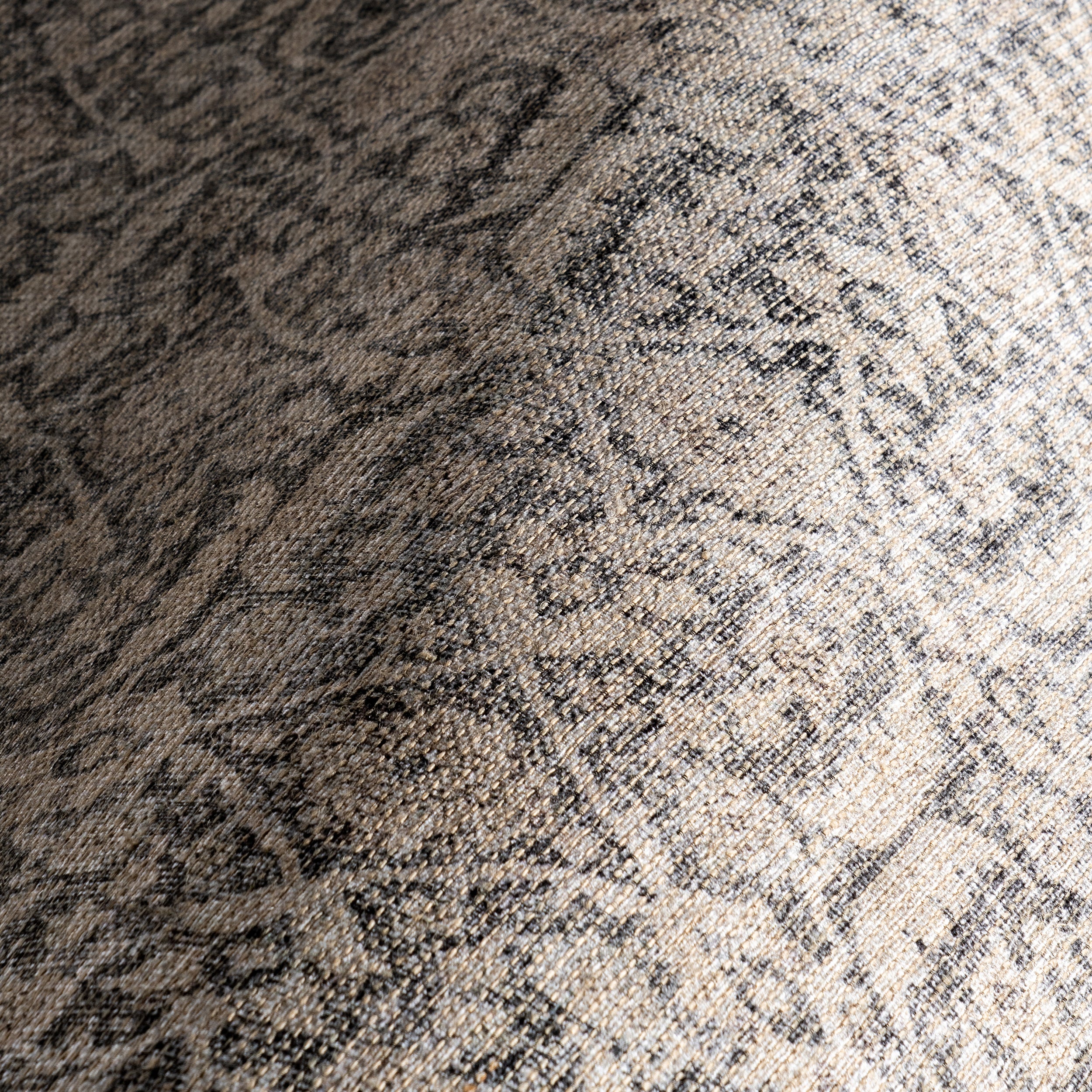 Hillstone Collection Calantha Traditional Vintage Medallion Area Rug - Image 5
