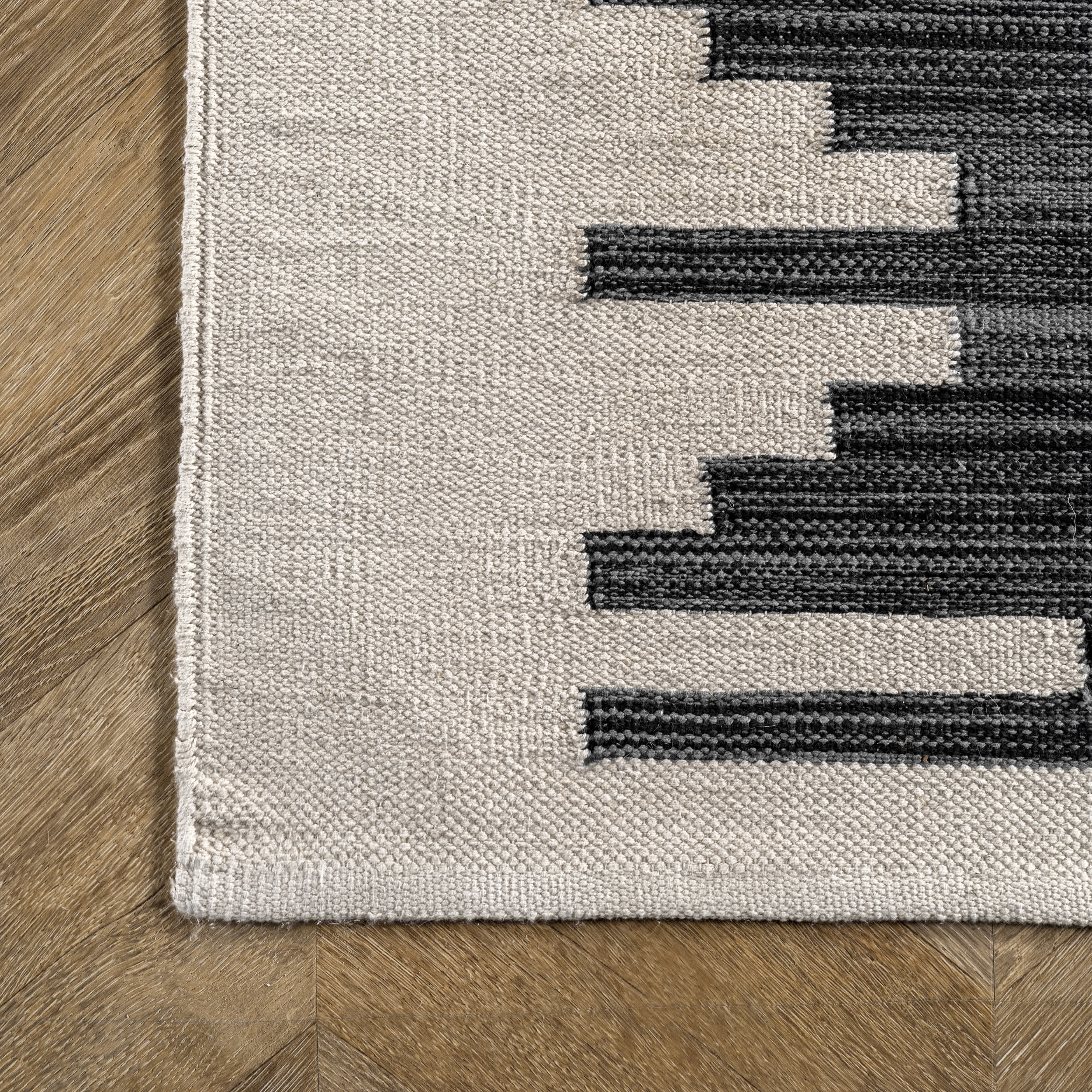 Irina Hand Loomed Contemporary Cotton Area Rug - Image 5