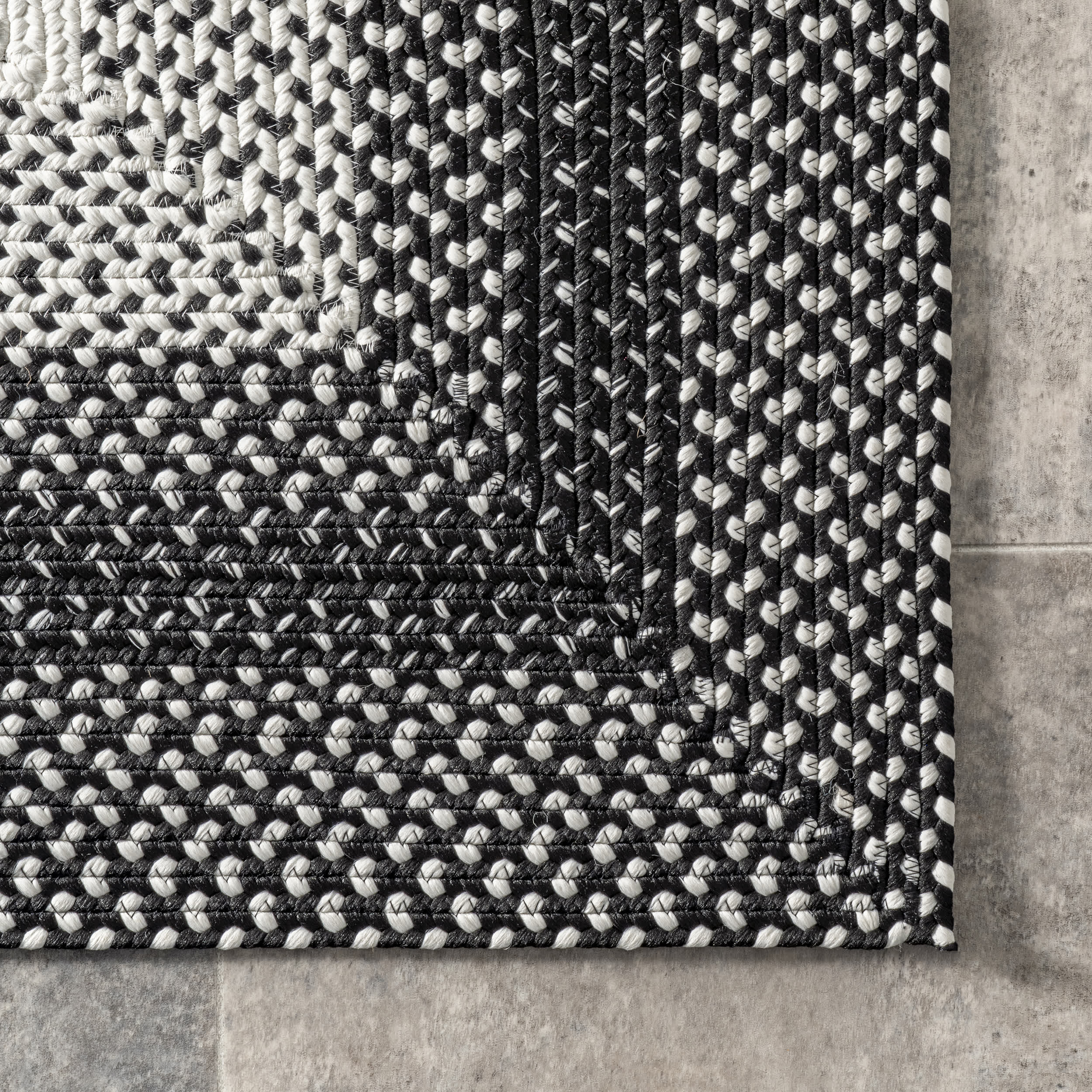 Kaila Ombre Bordered Indoor/Outdoor Area Rug - Image 5