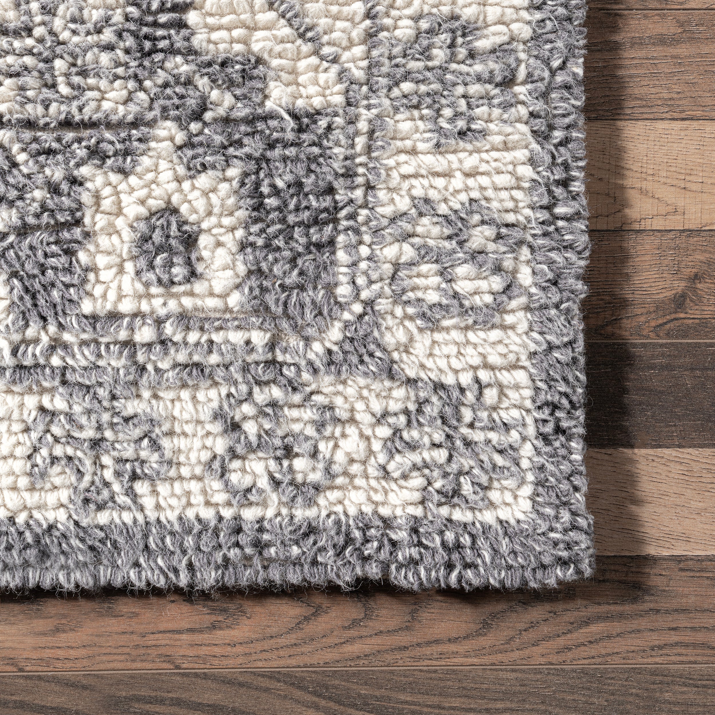 Nellie Traditional Persian Wool Area Rug - Image 5