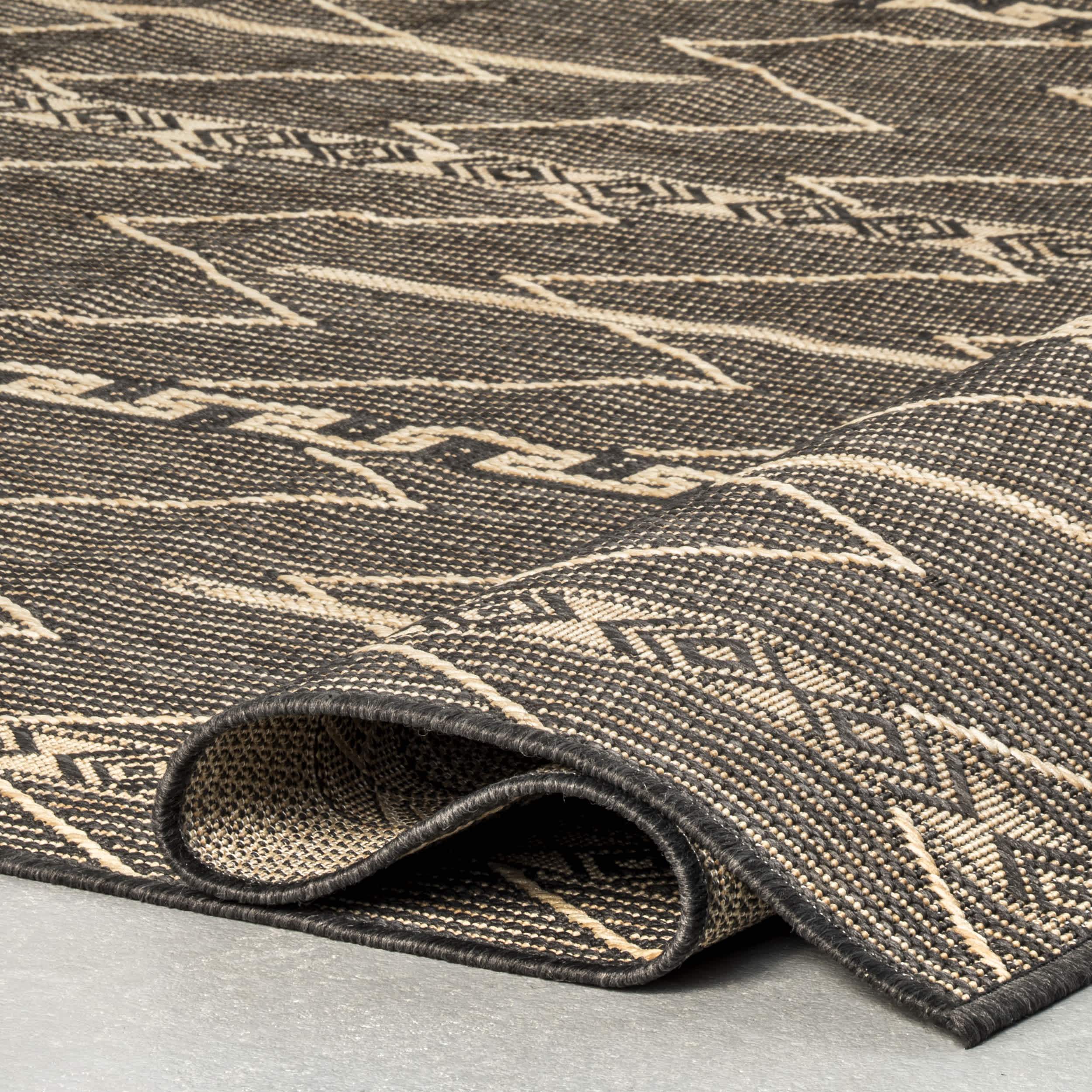 Ivonne Chevron Tribal Indoor/Outdoor Area Rug - Image 4