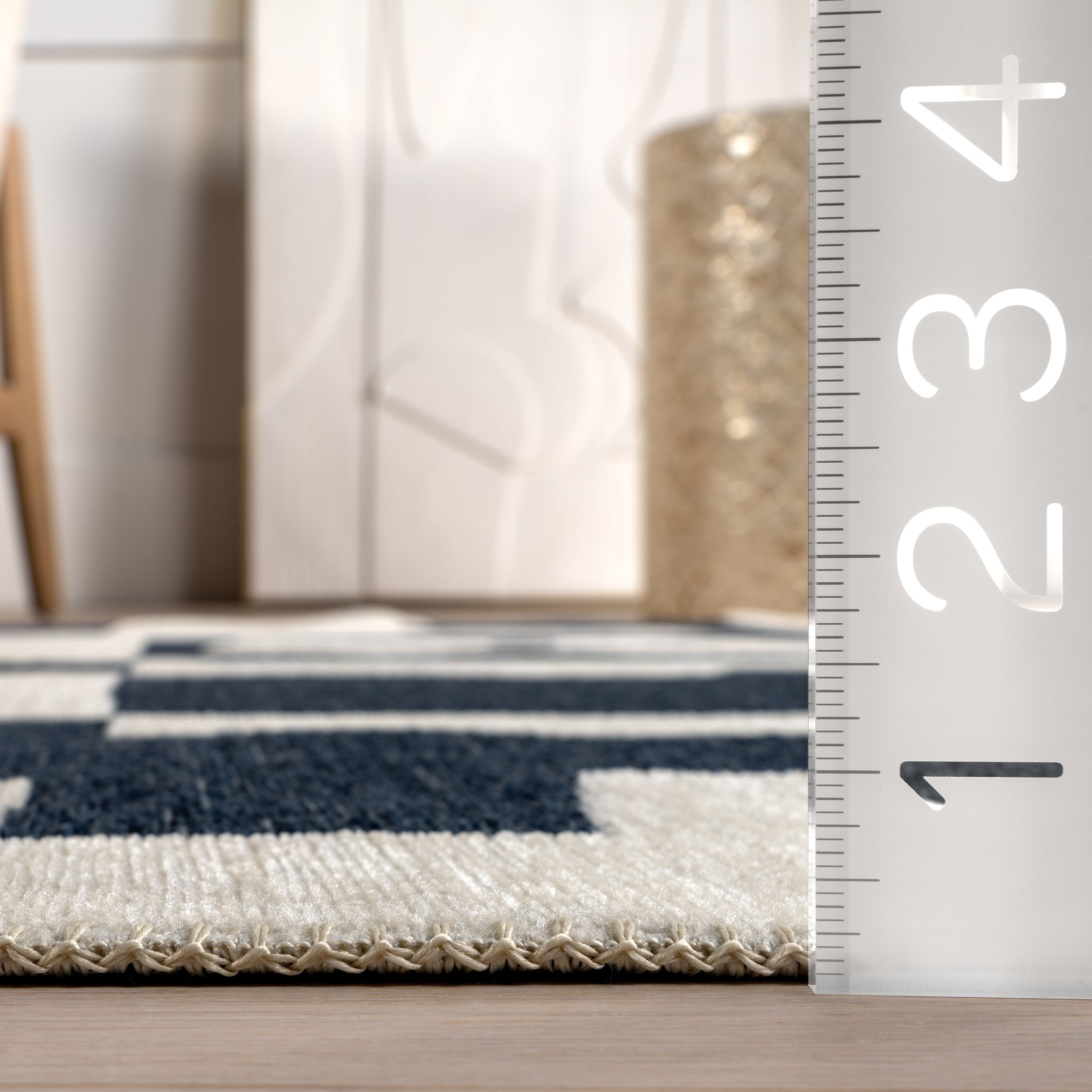 Viktoria Modern Abstract Reversible Machine Washable Area Rug - Image 3