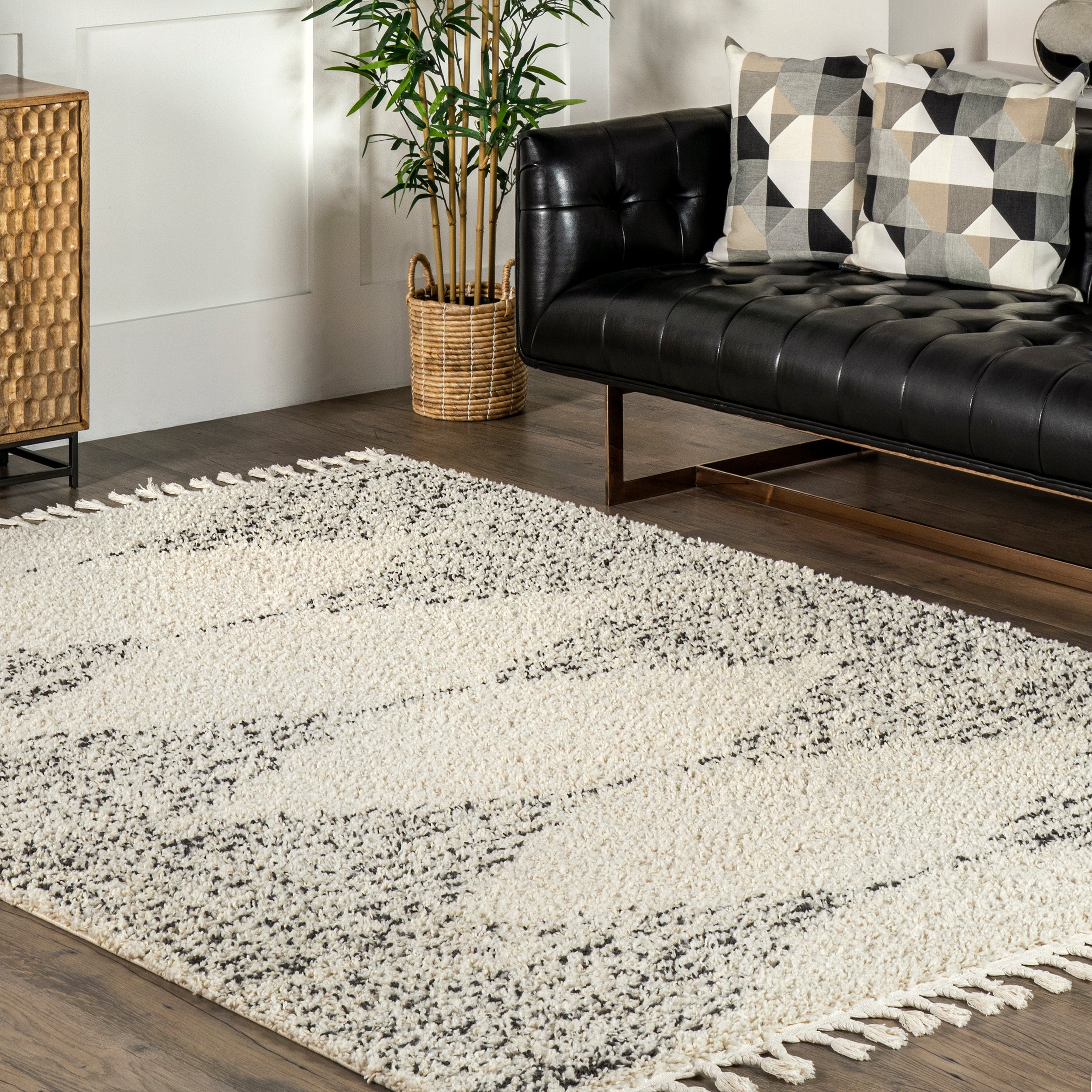 Bria Moroccan Shag Tasseled Area Rug - Image 9