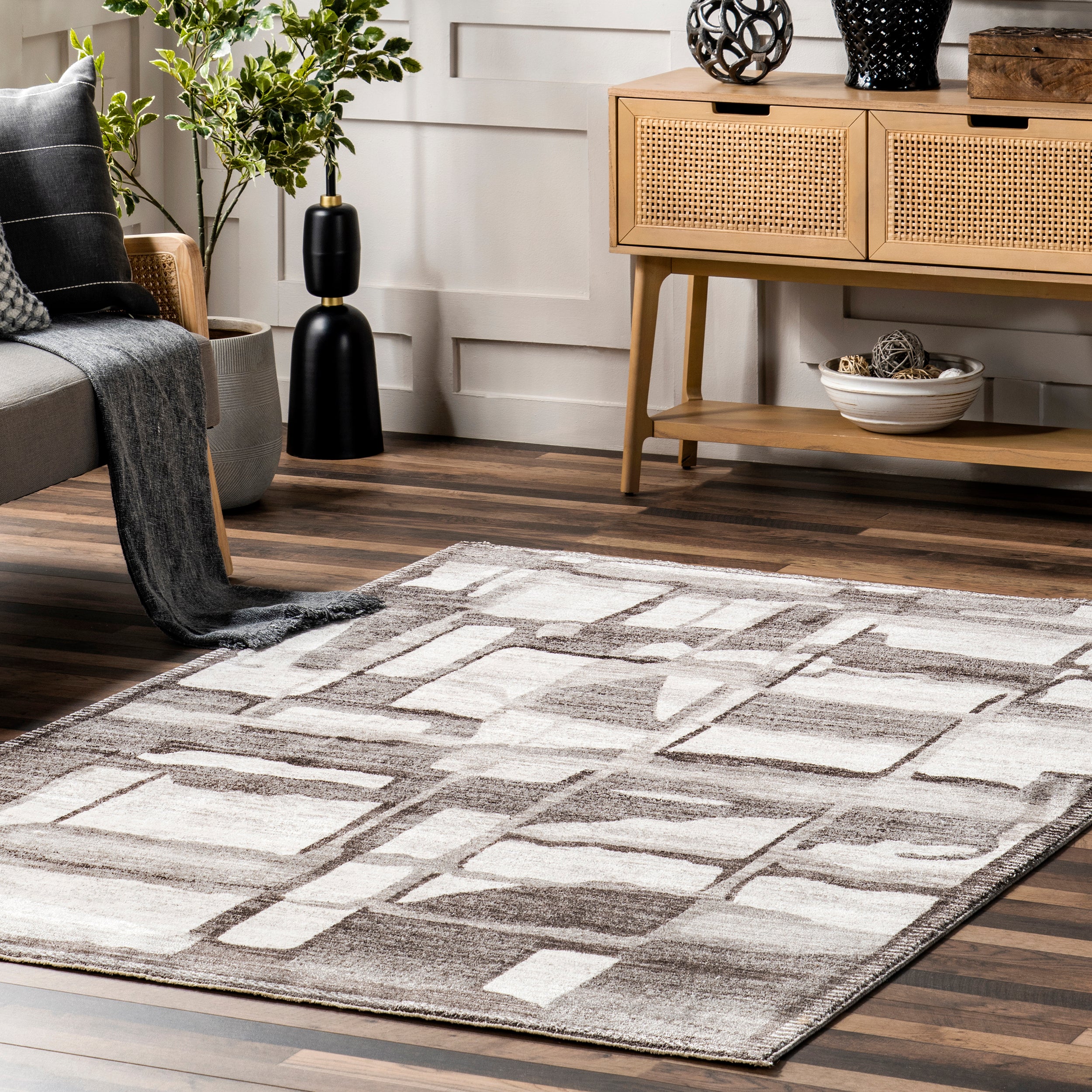 Chrissie Abstract Shapes Fringe Area Rug - Image 9