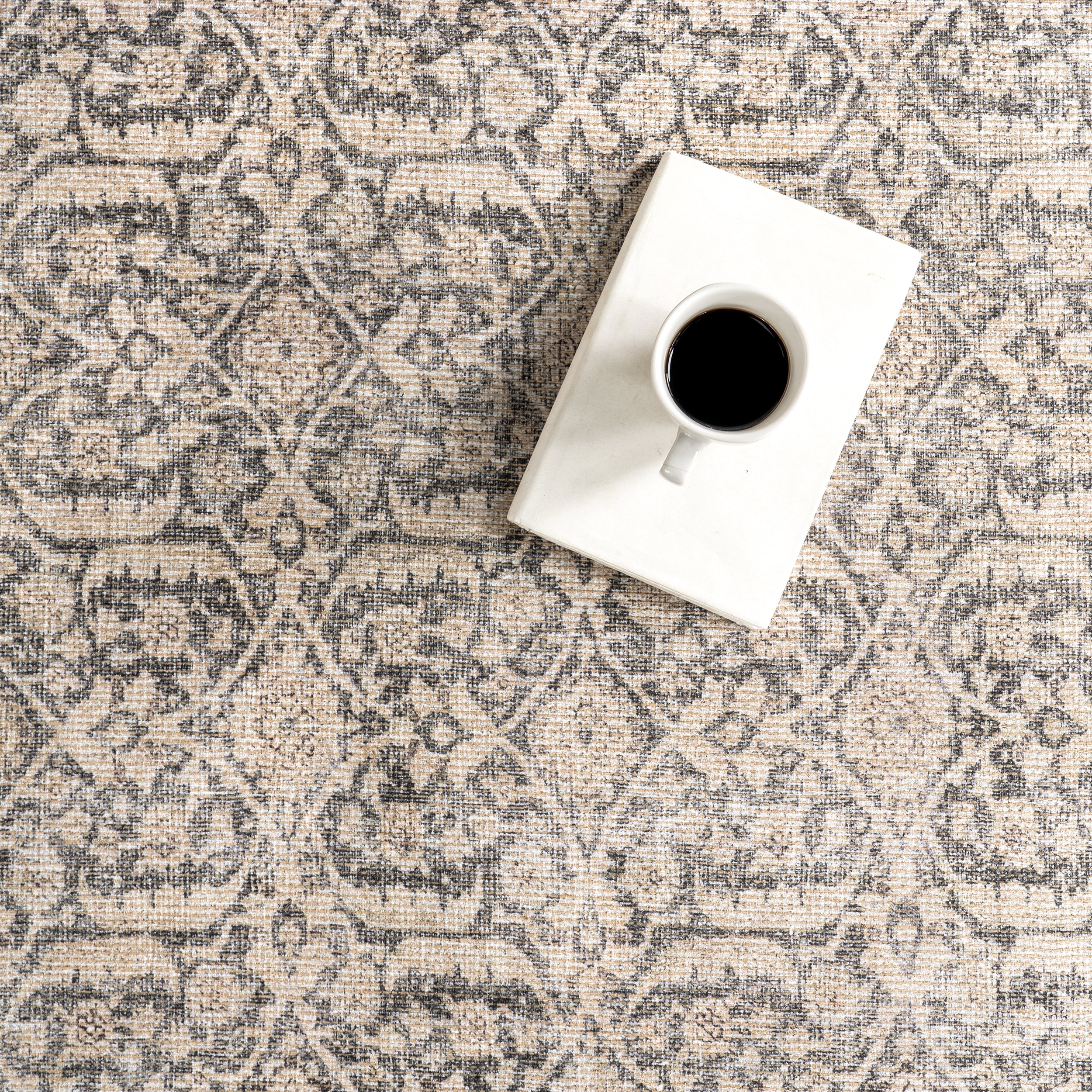 Hillstone Collection Calantha Traditional Vintage Medallion Area Rug - Image 7