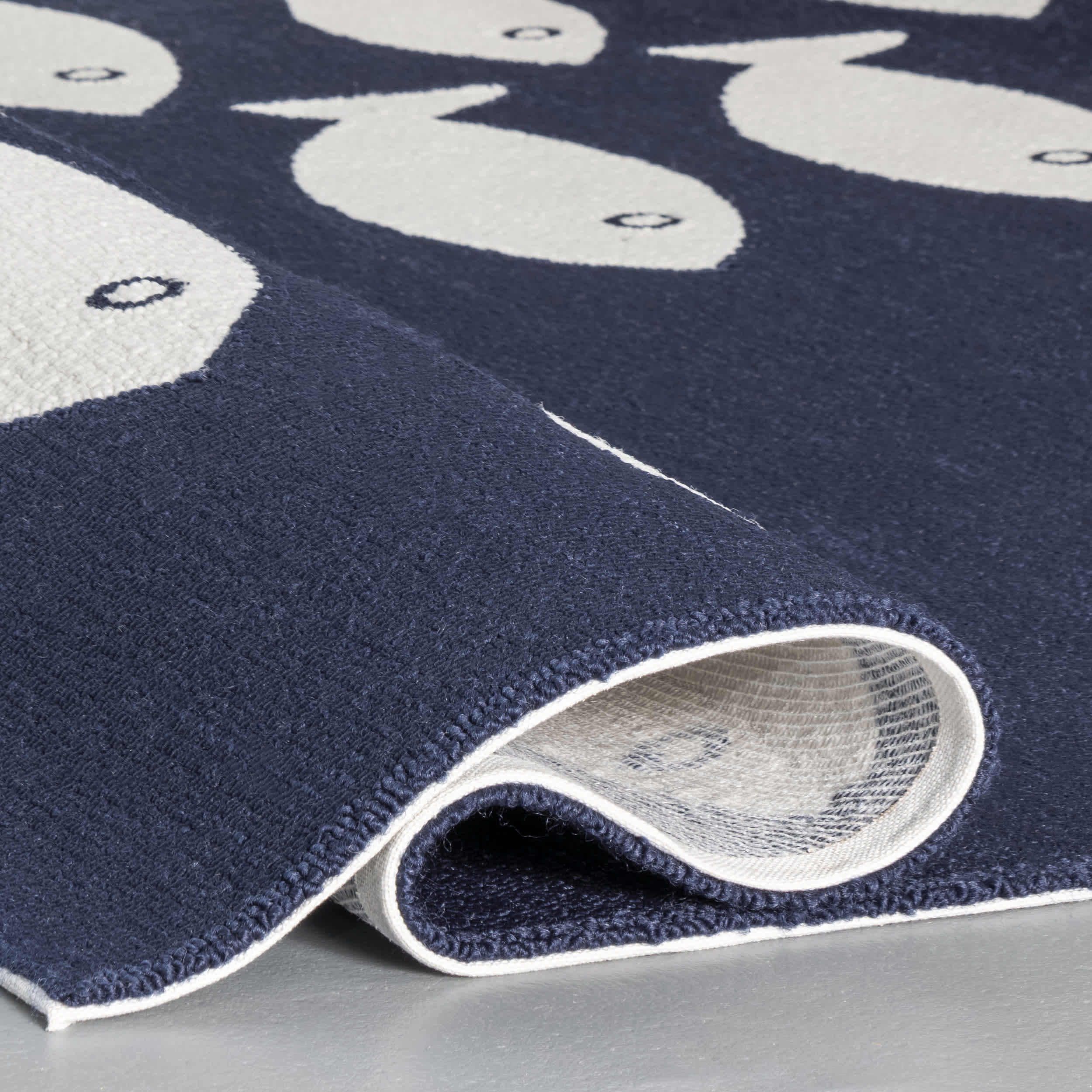 Vivienne Hand Hooked Indoor/Outdoor Area Rug - Image 4