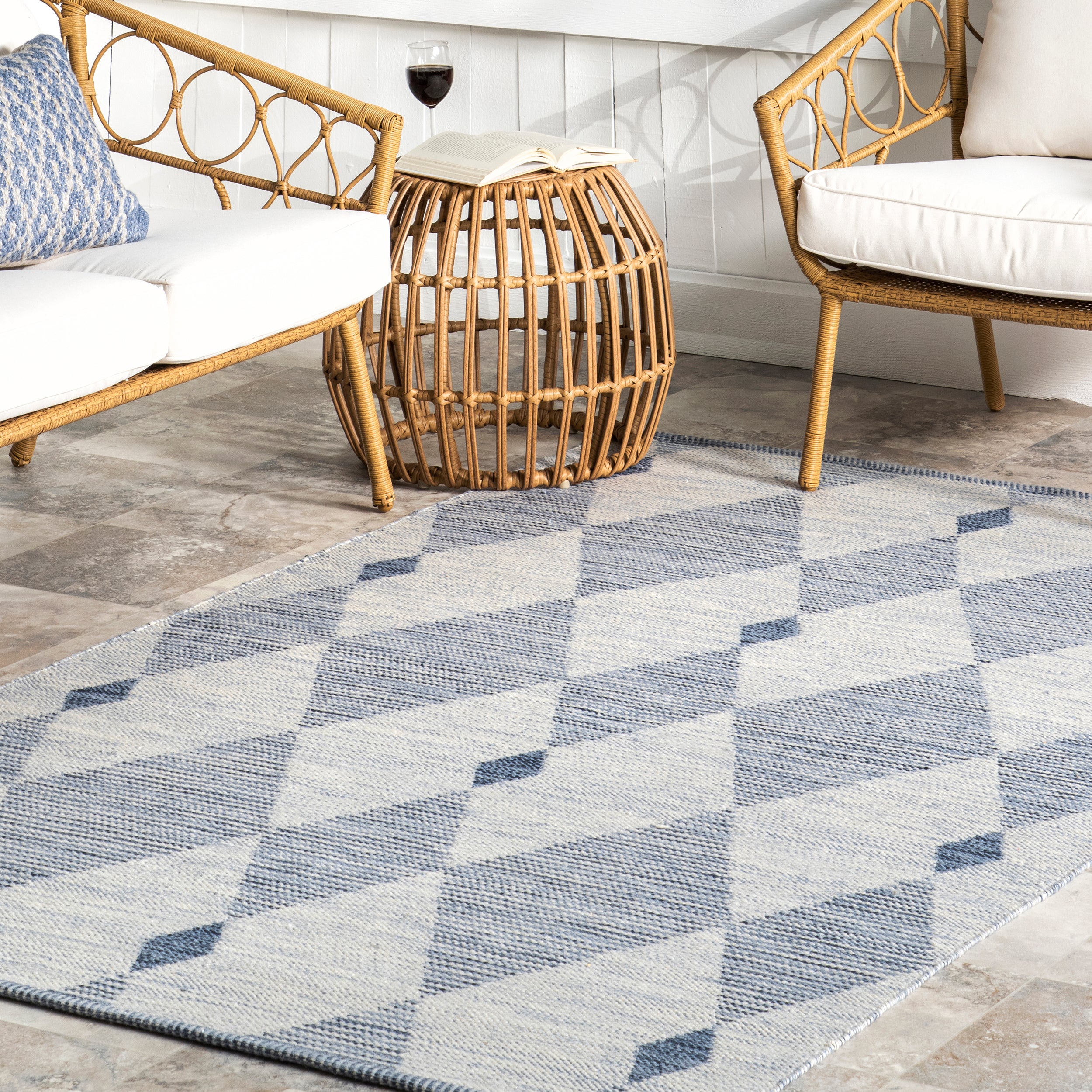 Catja Geometric Indoor/Outdoor Area Rug - Image 9