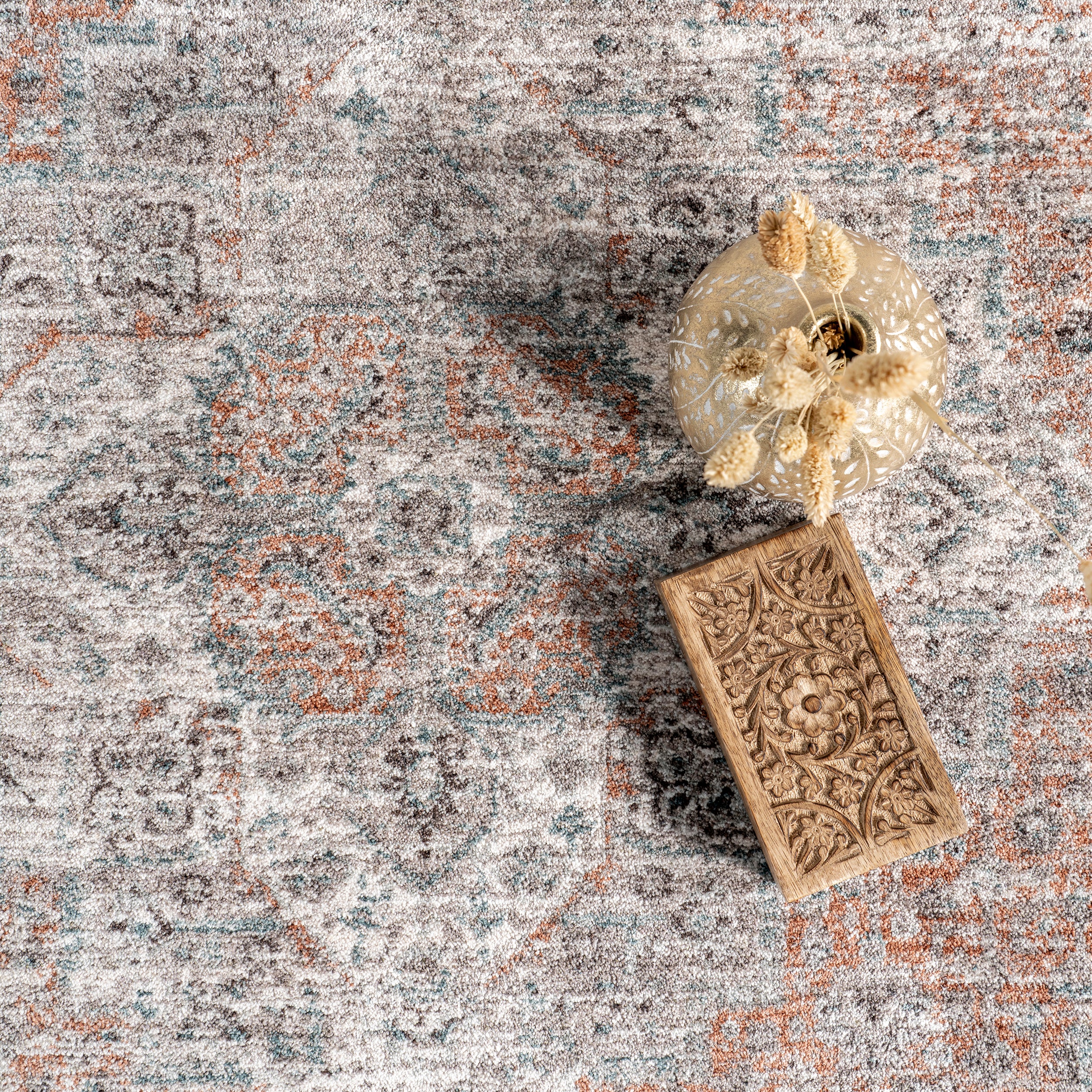 Kayleigh Traditional Faded Fringe Area Rug - Image 6