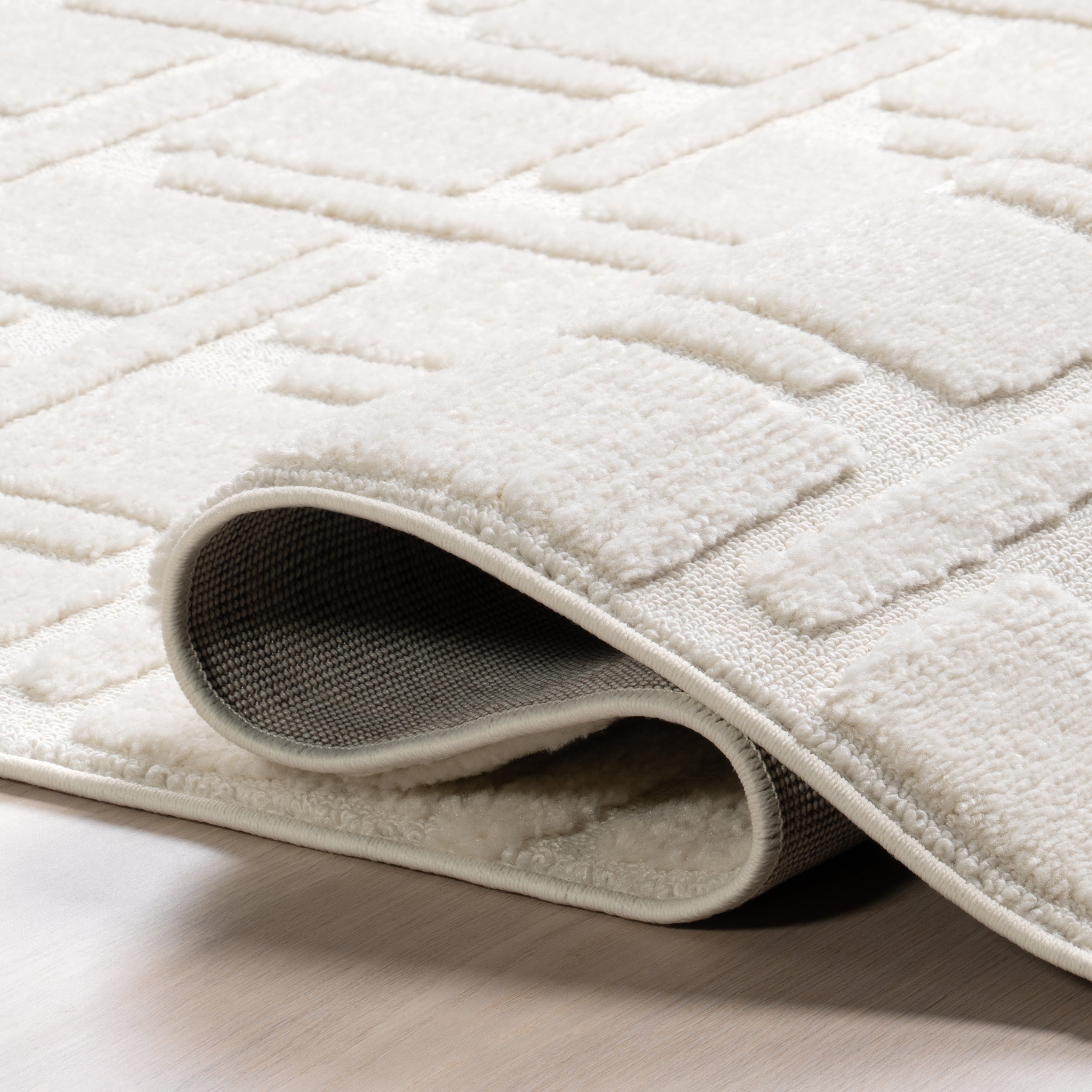 Alafia High-Low Geometric Tasseled Area Rug - Image 4